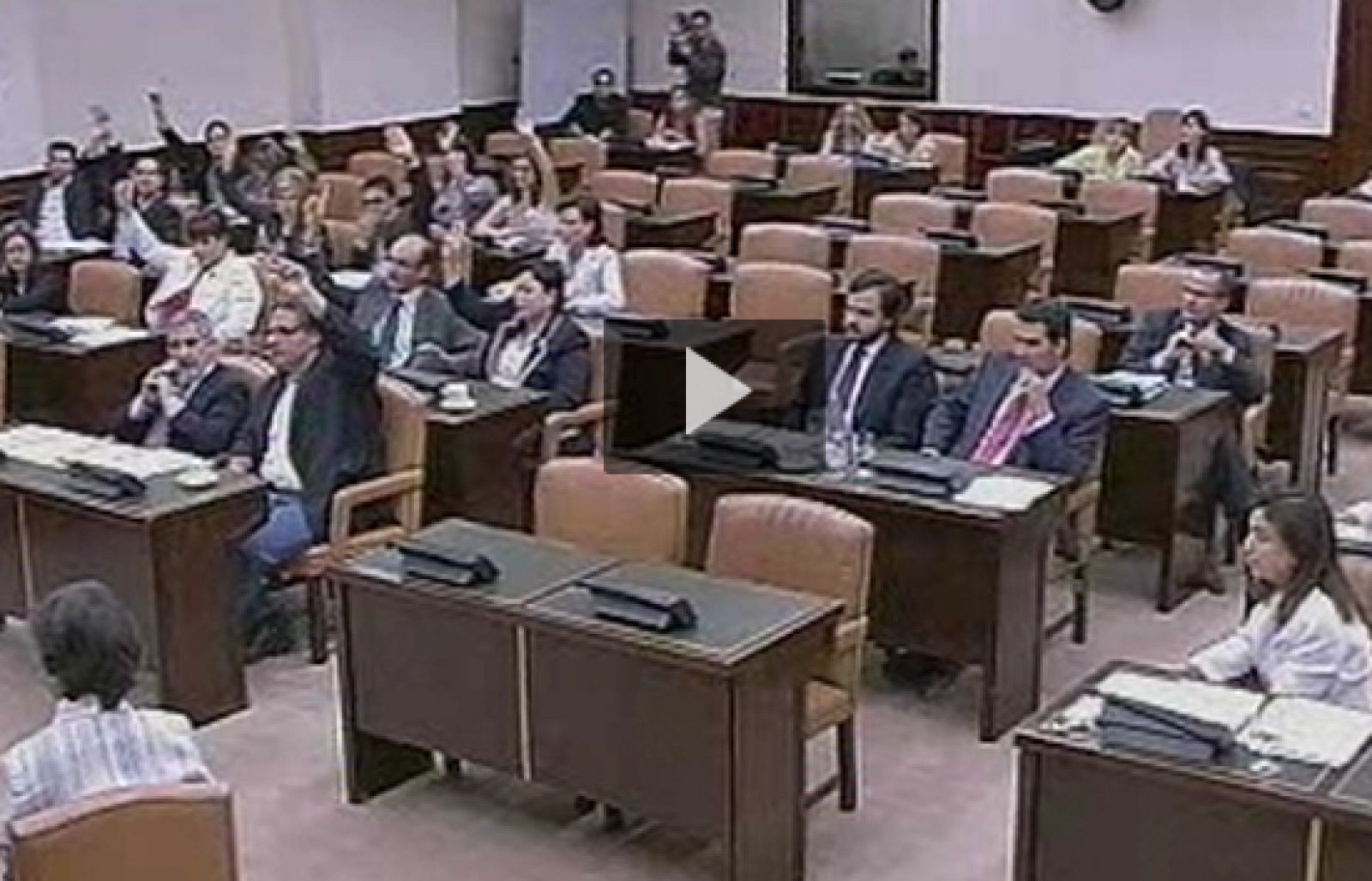  El Congreso ha aprobado hoy con el voto en contra del PP la creación de una subcomisión de estudio para una nueva ley sobre la interrupción voluntaria del embarazo. 