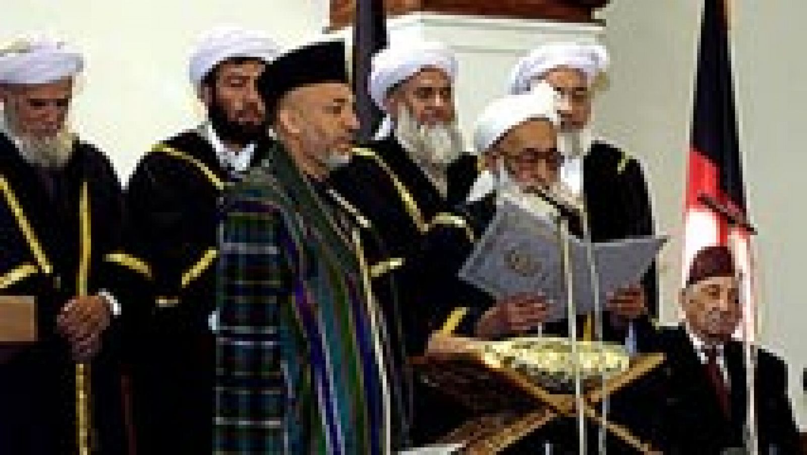 Sin programa: 2004: Hamid Karzai jura como presidente de Afganistán  | RTVE Play