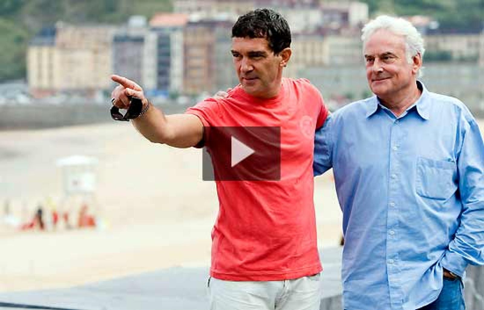 Antonio Banderas seduce en San Sebastián | Ver