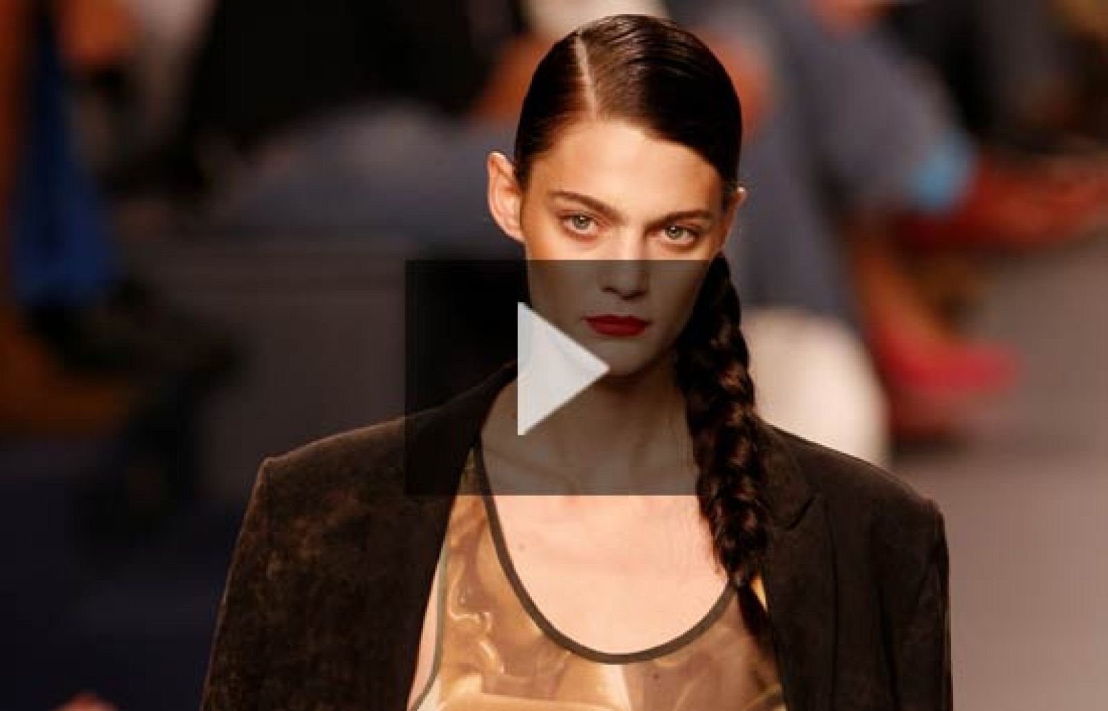 Desfile de El Delgado Buil en Cibeles | Ver