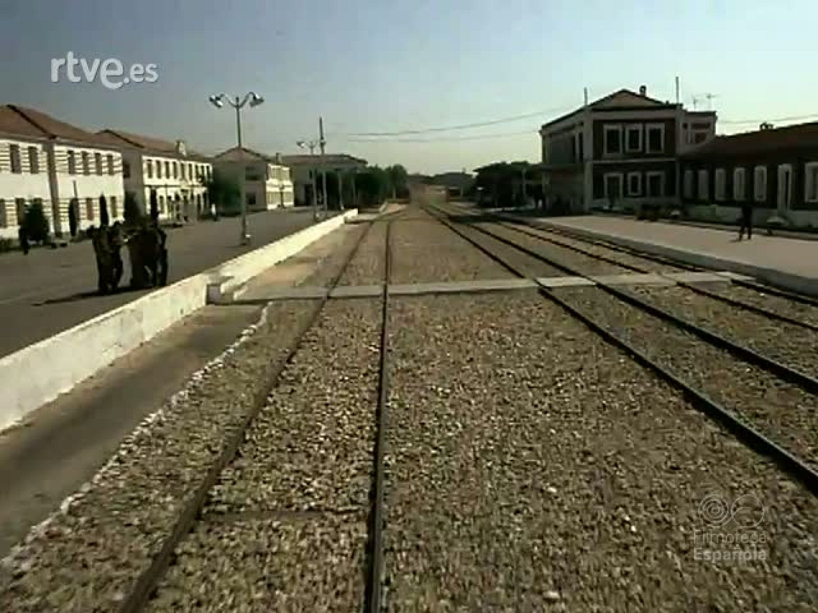 UNA ESCUELA DE HOMBRES. EL REGIMIENTO DE ZAPADORES FERROVIARIOS - Documentales Color | Ver