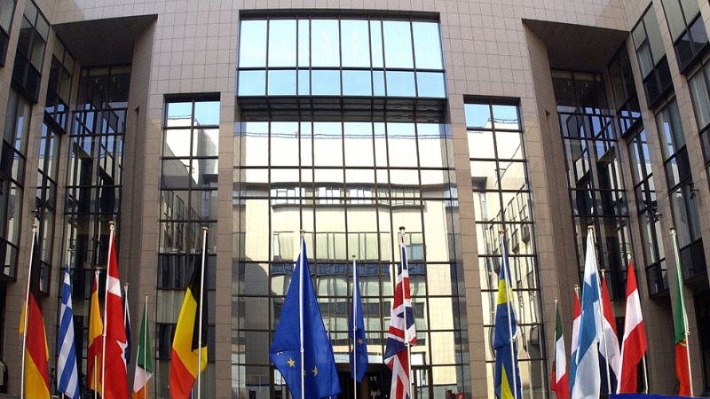 Los líderes europeos apoyarán el plan de inversión Juncker, pero sin aportar de momento fondos   