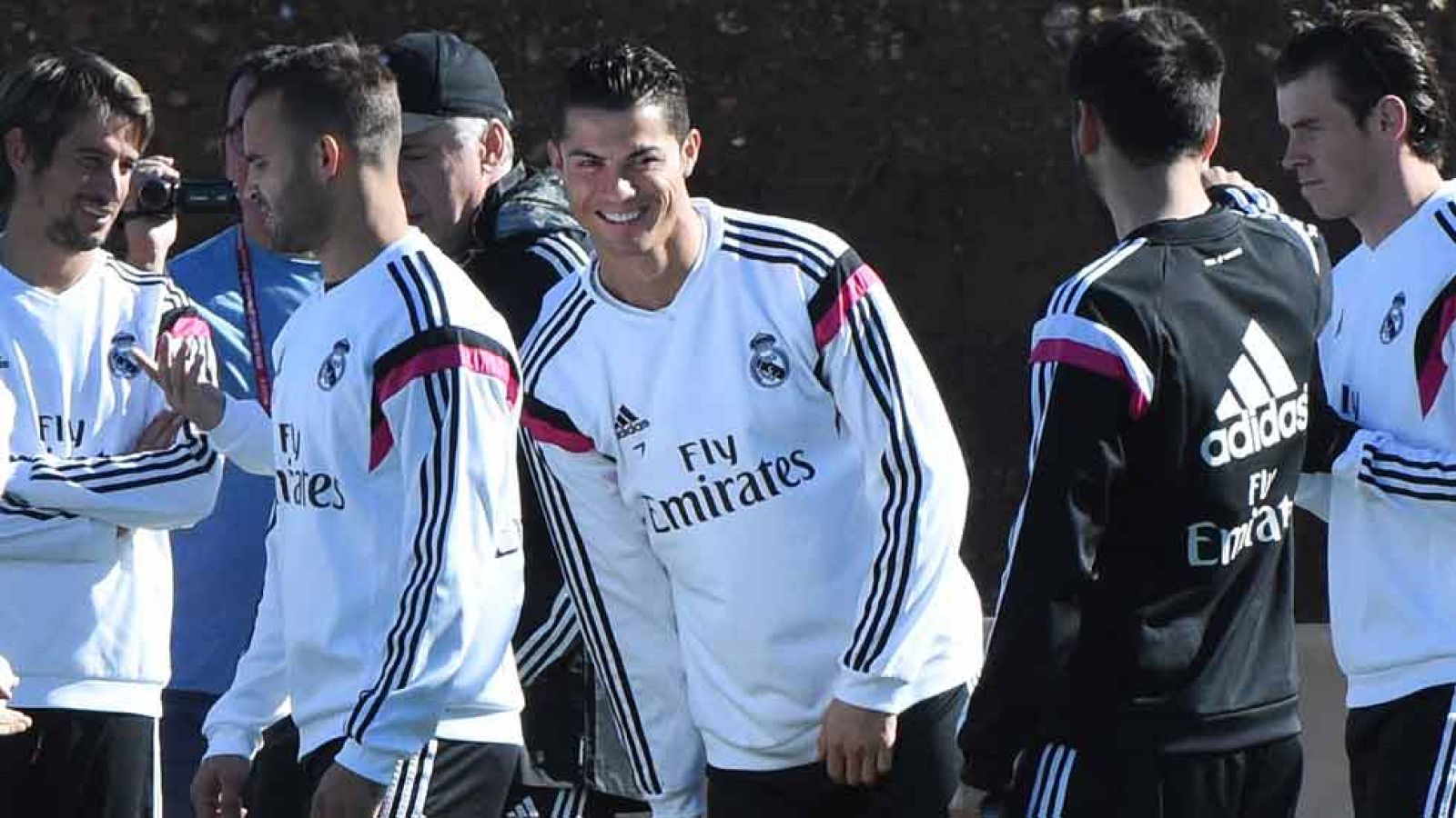 El Mundial de clubes sigue el guión previsto. San Lorenzo de Almagro- y Real Madrid- se jugarán el título... Son el representante sudamericano y el europeo, como casi siempre. En el Madrid estará recuperado para el sábado James Rodriguez y es duda Se