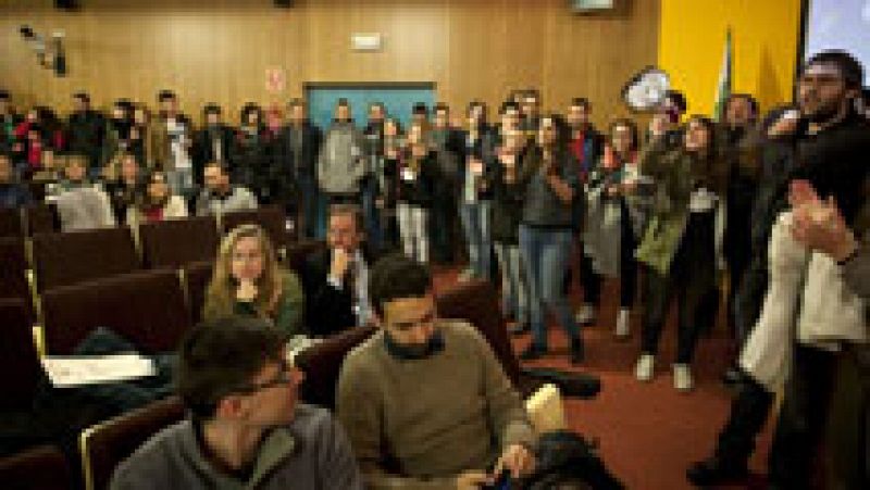 Protesta de los estudiantes en la Universidad de Cádiz por el supuesto uso fraudulento de tarjetas visa