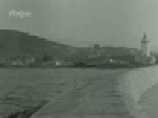 Archivo Histórico - EL CRUCERO REINA REGENTE EN MALAGA (MATERIALES SIN MONTAR)