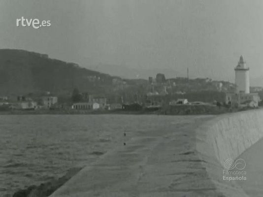 Archivo Histórico - EL CRUCERO REINA REGENTE EN MALAGA (MATERIALES SIN MONTAR)