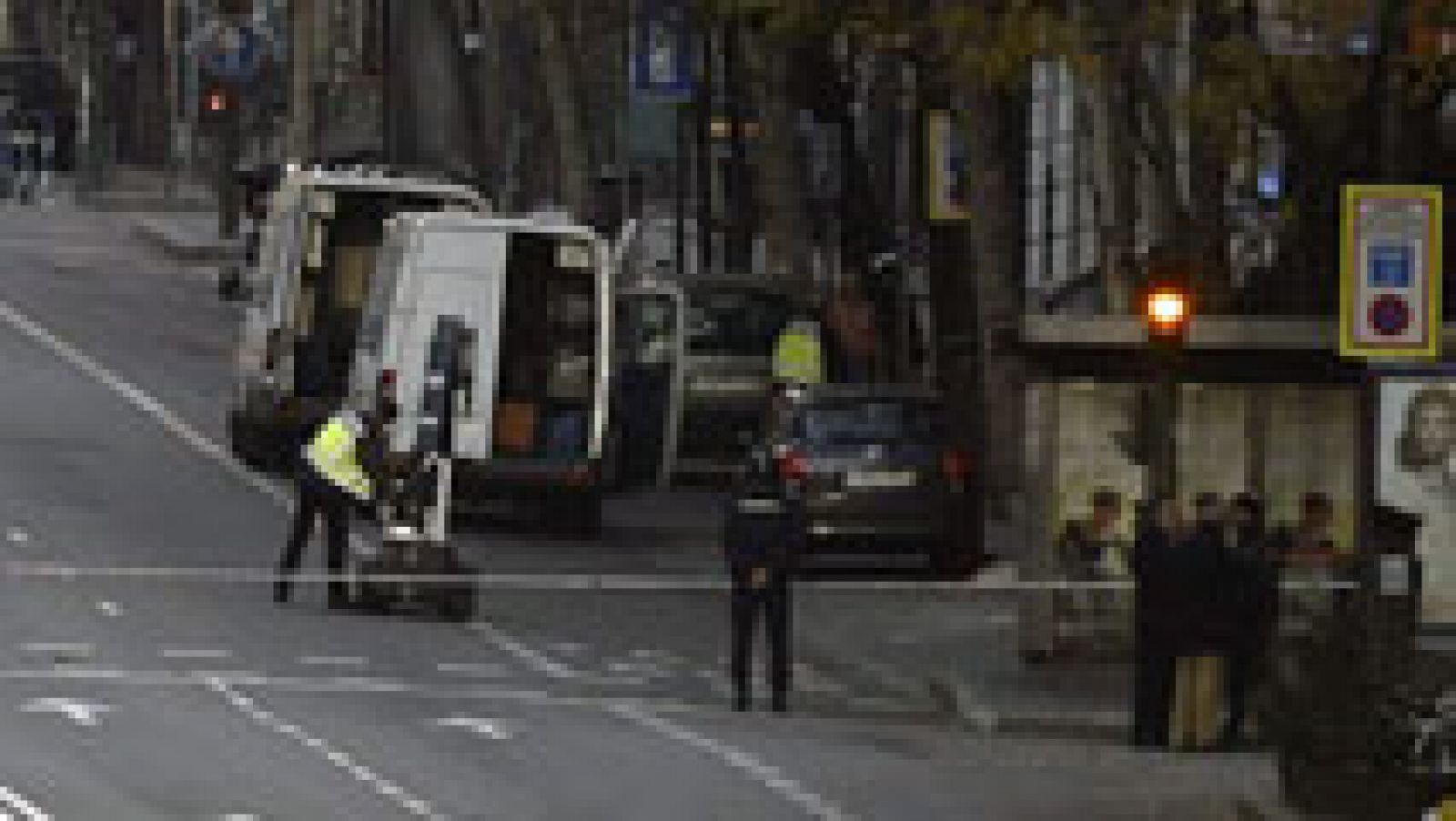 Telediario 1: Un detenido por estrellar su coche con una bombona contra la sede del PP en Madrid | RTVE Play
