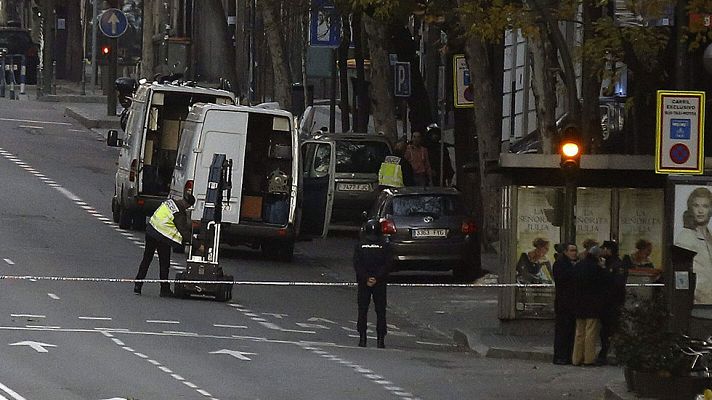 Telediario 1 - Un detenido por estrellar su coche con una bombona contra la sede del PP en Madrid