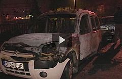 Unos desconocidos queman dos coches en Bilbao