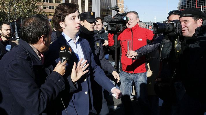 Telediario 1 - El "pequeño Nicolás" se niega a declarar ante el juez