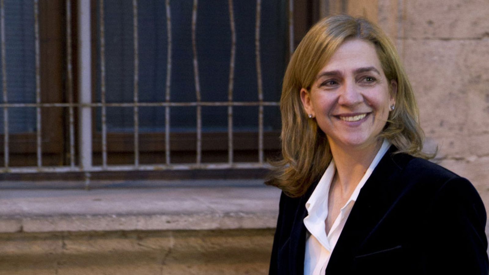 PSOE e IU piden que la infanta renuncie a sus derechos sucesorios y el PP prefiere esperar