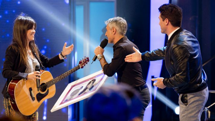 Hit - La canción - Vanesa Martín recibe en HIT- La Canción el Disco de Oro