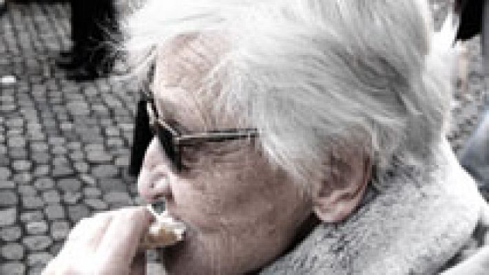 Telediario 1 - Cenas solidarias en residencias de Cataluña