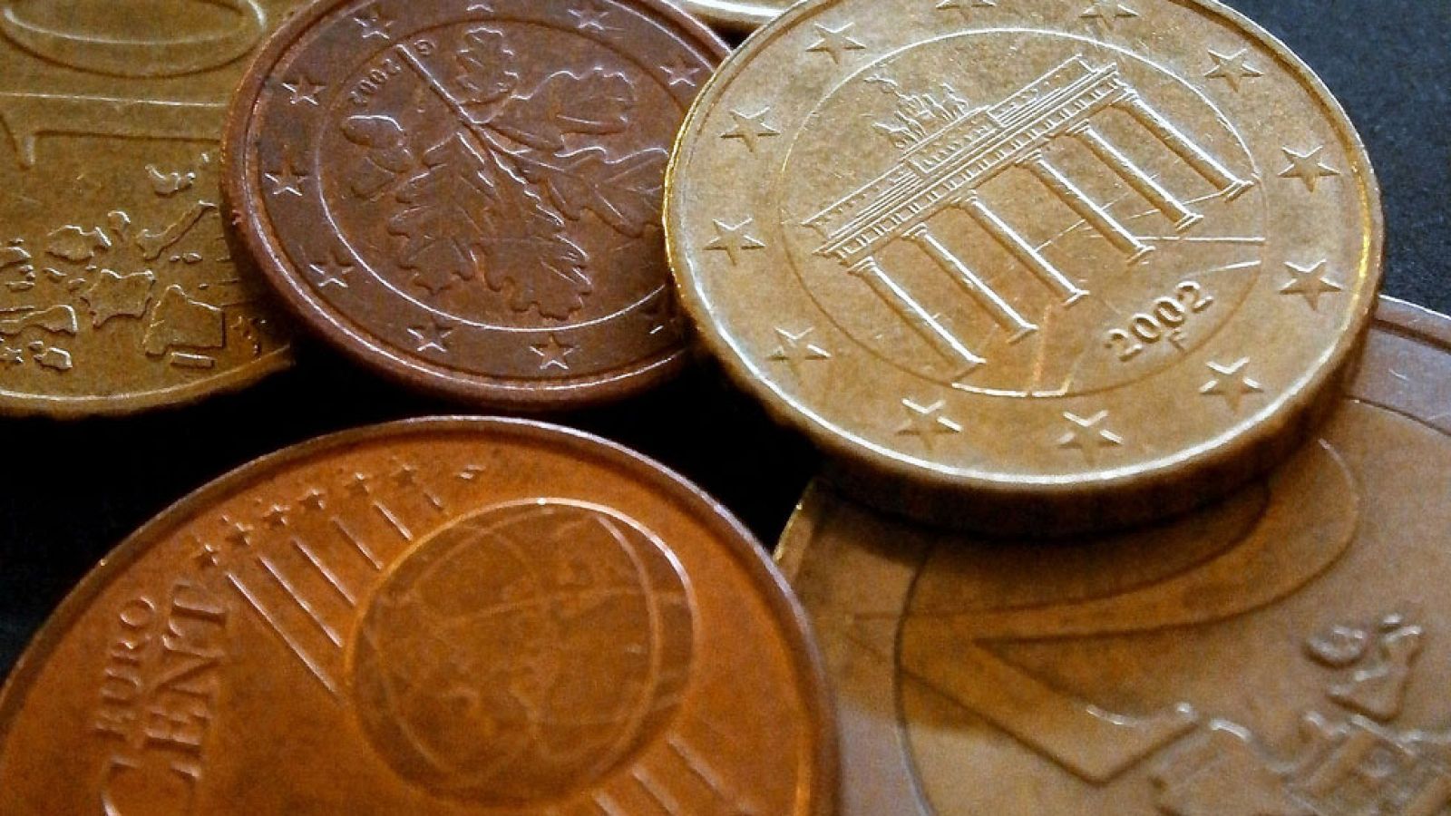 Las pensiones subirán un 0,25% y el salario mínimo 3 euros