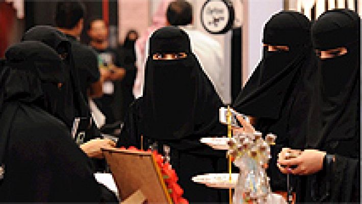 Telediario 1 - Dos mujeres serán juzgadas en Arabia Saudí ante un tribunal antiterrorista por conducir