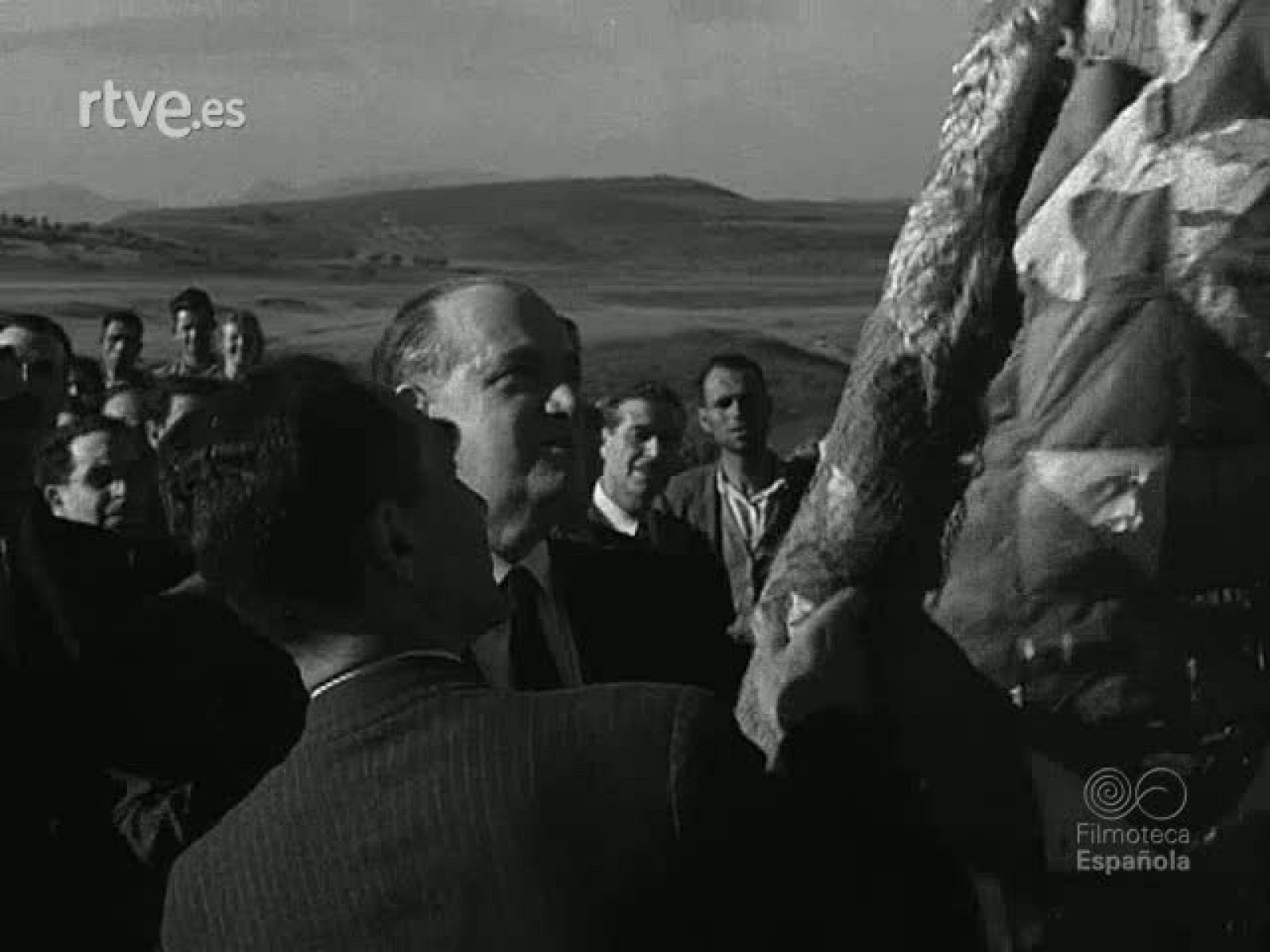 MINISTRO DE OBRAS PUBLICAS VISITA LAS OBRAS DE UN PANTANO EN VILCHES JAEN | Ver