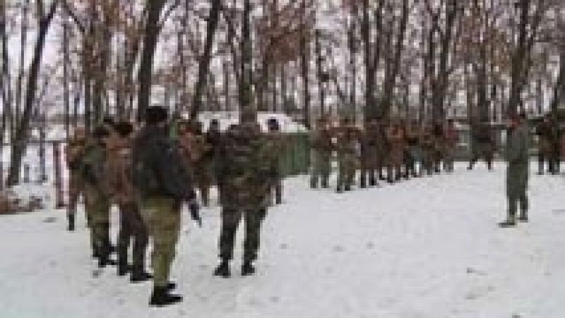 El batallón de soldados chechenos se mueve al grito de Dios es el más grande