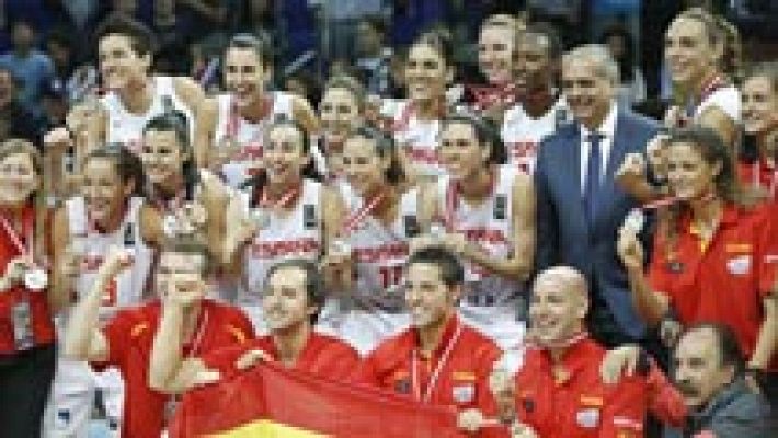 Telediario 1 - El baloncesto femenino español cierra un año para la historia