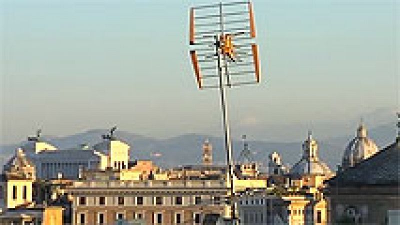 Limpiar los tejados de Roma de antenas y parabólicas