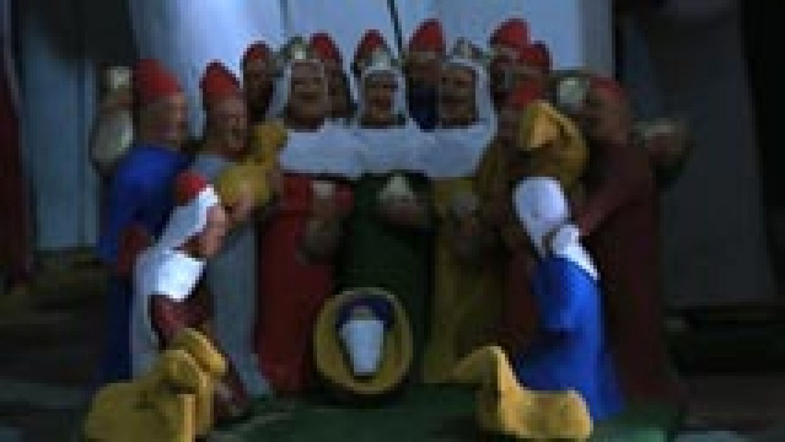 En Marruecos apenas se fijan en los belenes artesanos que fabrican