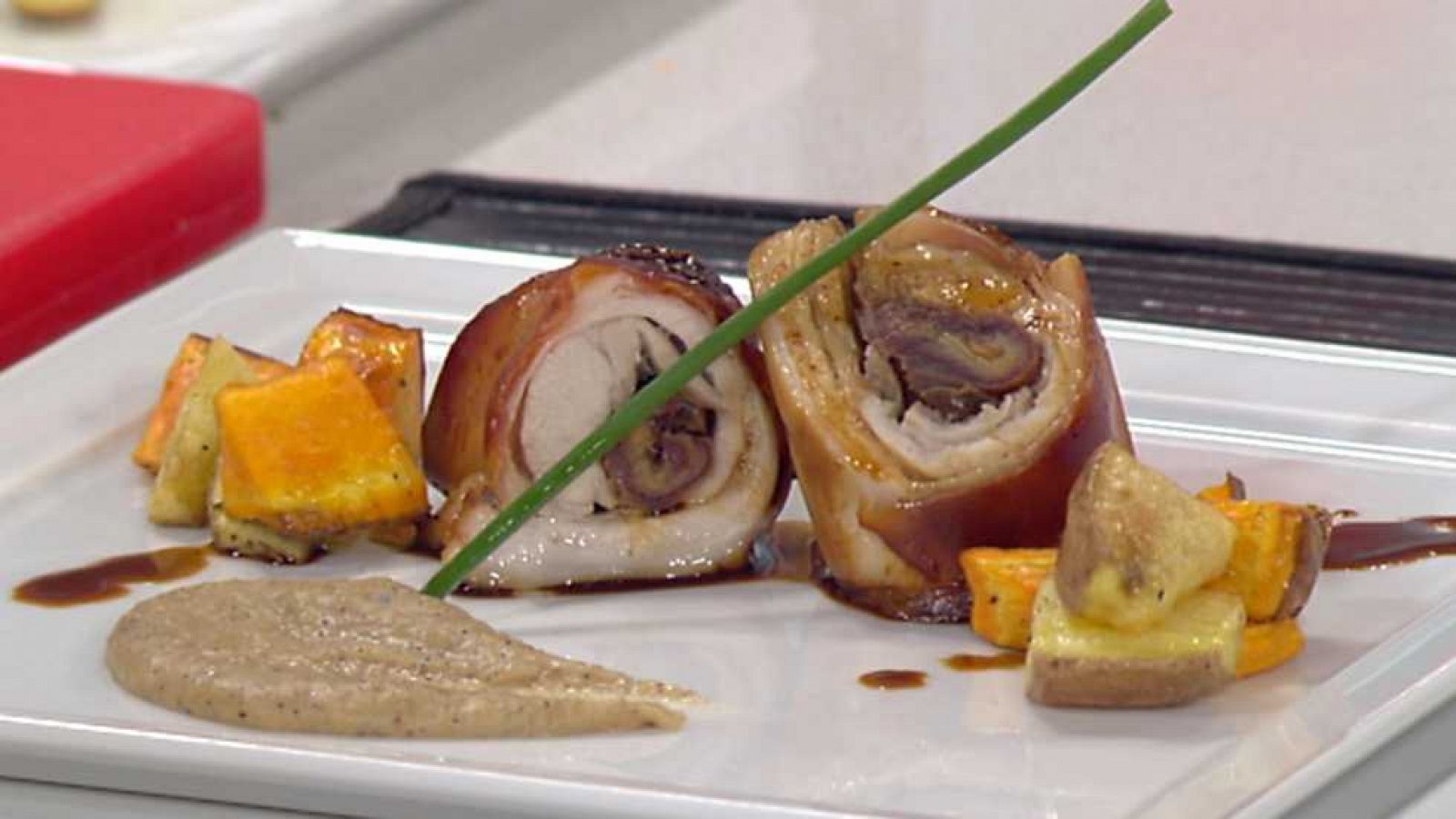 Cocina con Sergio - Cochinillo asado con patatas y castañas - Ver ahora