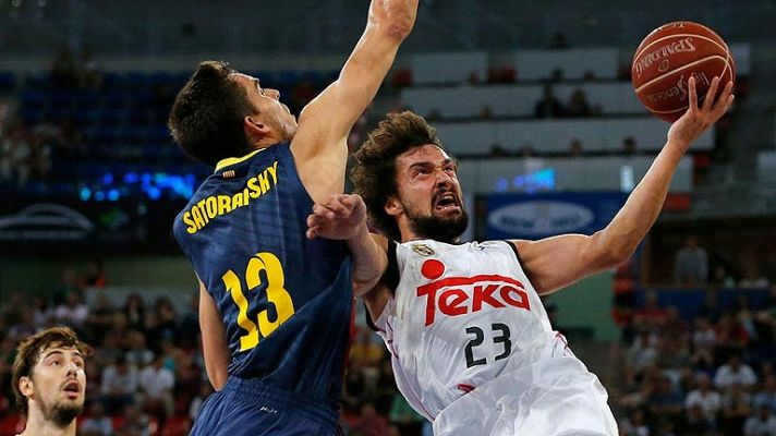 Telediario 1 - Madrid y Barcelona pelean por el liderato de la Liga en el 'clásico' del baloncesto