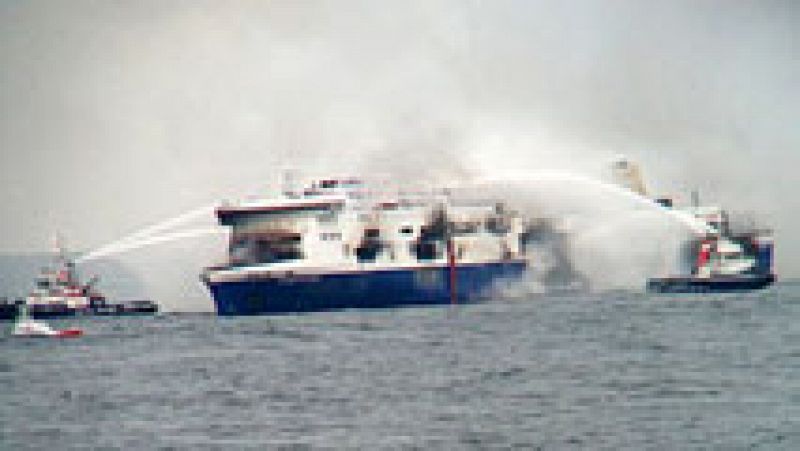 Ya se ha rescatado a 165 personas del ferry incendiado