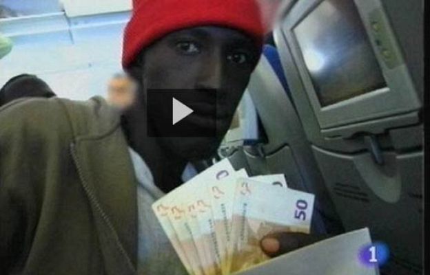  - Fotos del avión retenido en Gamb