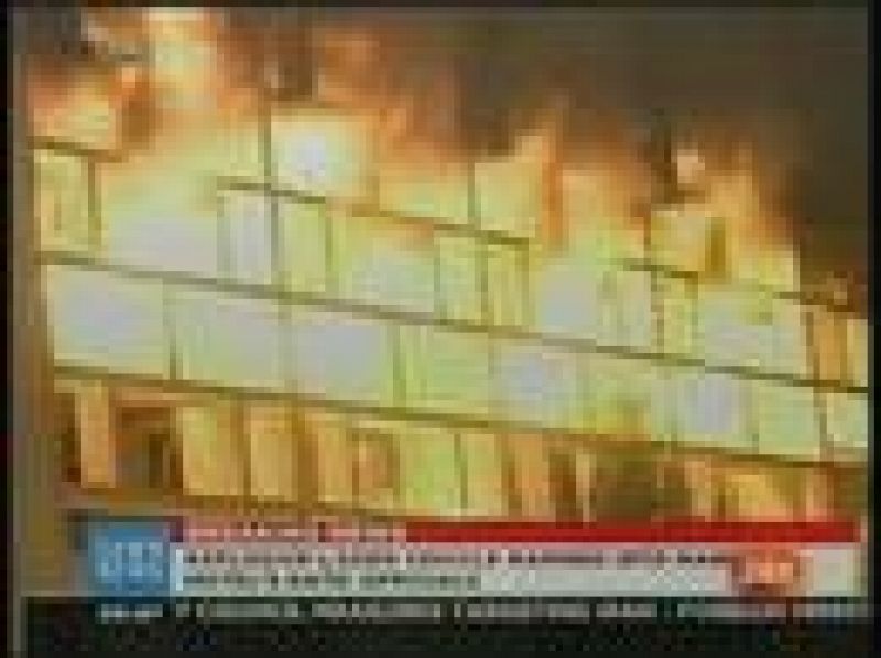 Decenas de personas han muerto en un atentado con coche bomba contra el lujoso hotel Marriott de Islamabad, la capital de Pakistán. 