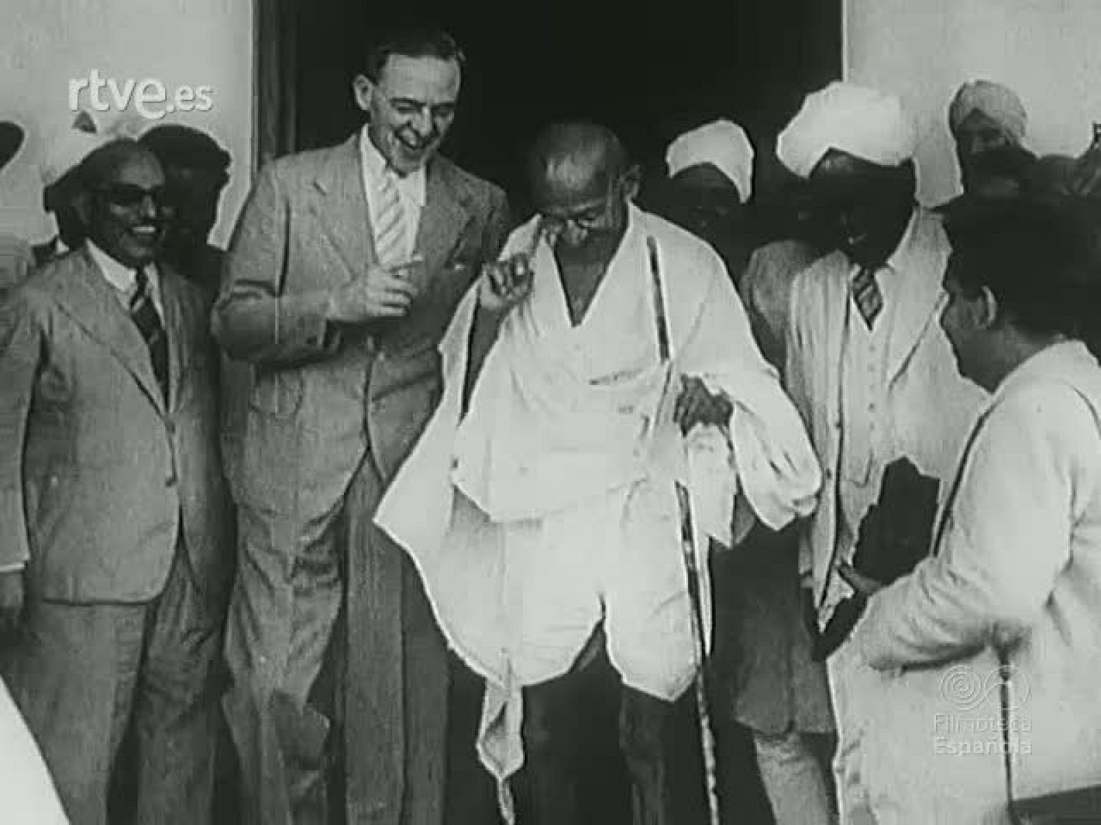 NOTICIAS Y REPORTAJES DE LA POSTGUERRA | Ver