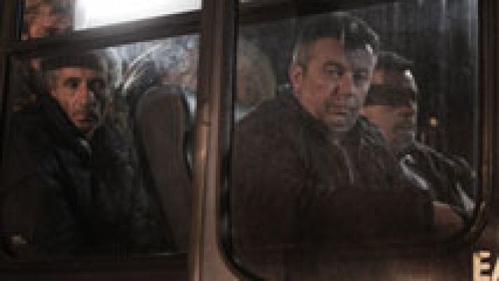 Telediario 1 - Se teme que haya decenas de desaparecidos del ferry italiano