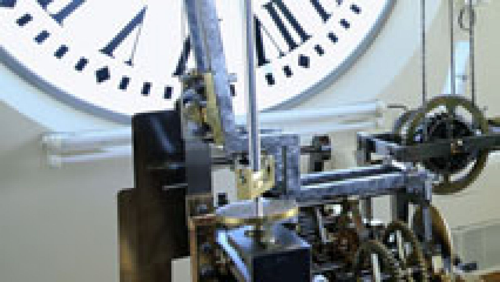 Telediario 1: Cómo trabajan los encargados del reloj de la Puerta del Sol | RTVE Play