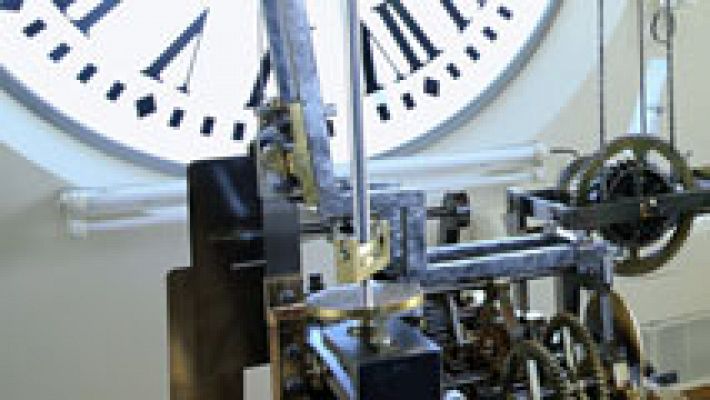 Cómo trabajan los encargados del reloj de la Puerta del Sol