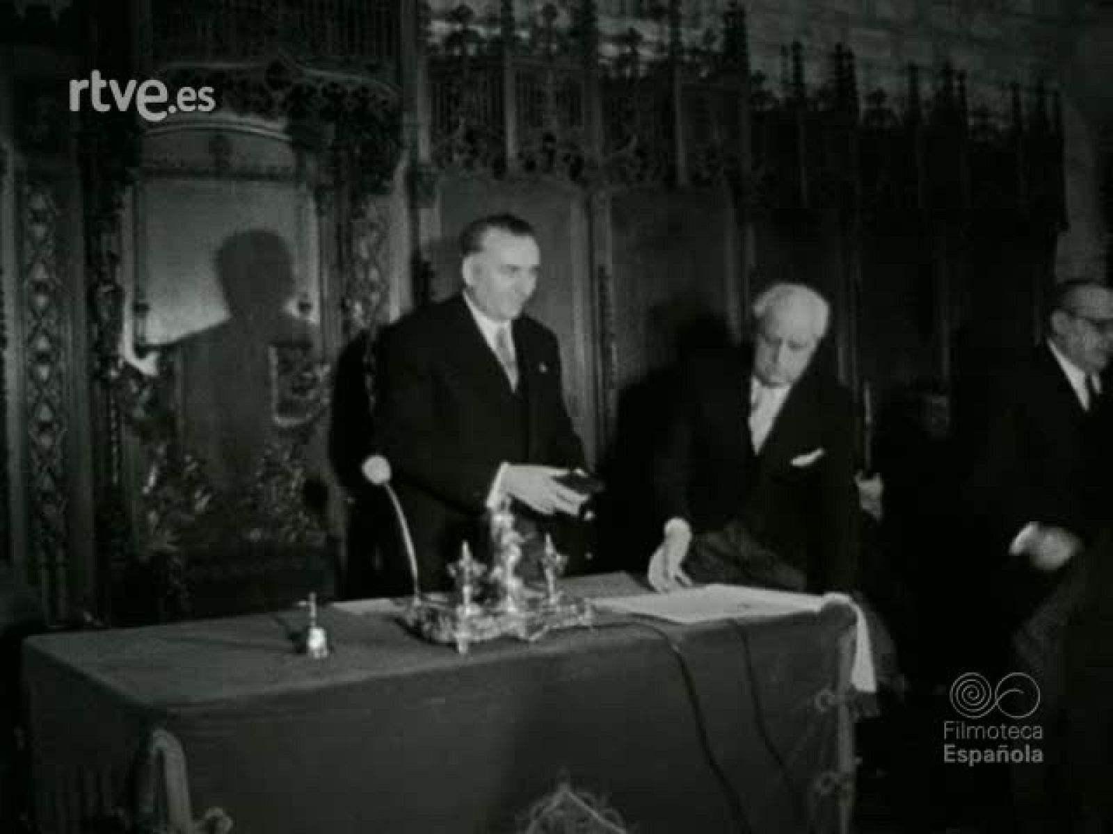 ACTOS OFICIALES PRESIDIDOS POR JOSE MARIA DE PORCIOLES (ALCALDE DE BARCELONA)  EN 1958. (MATERIALES SIN MONTAR) | Ver