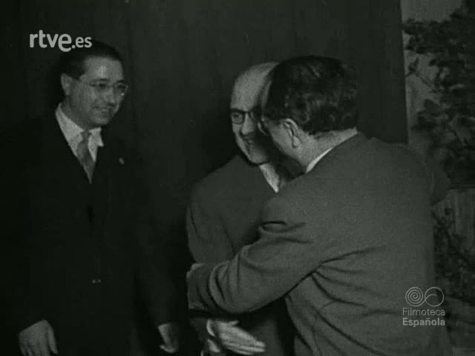 ACTOS CELEBRADOS EN BARCELONA CON MOTIVO DE LA FESTIVIDAD DE LOS PERIODISTAS (1958). (MATERIALES SIN MONTAR) | Ver