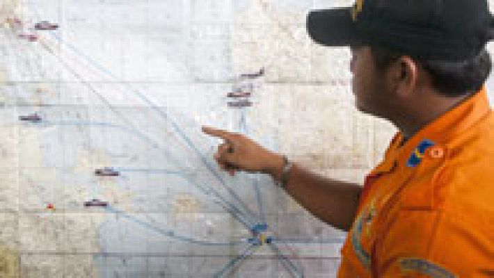 Suspendida la búsqueda del avión siniestrado en Indonesia