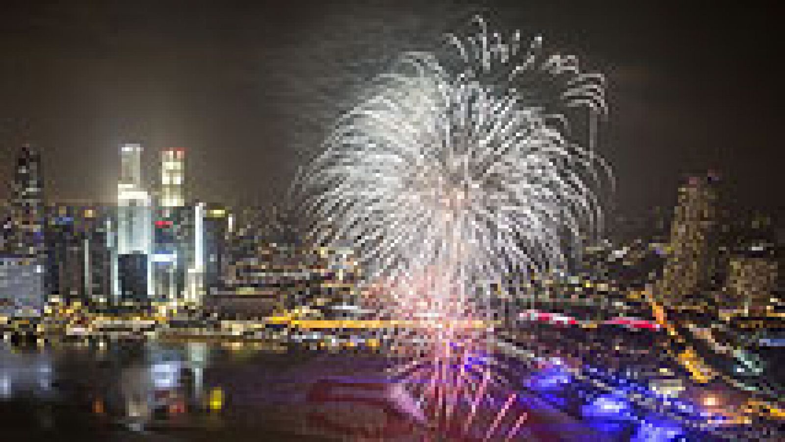 Medio mundo recibe ya al año 2015 | Ver