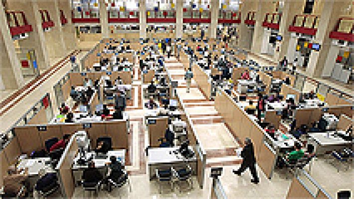 Telediario 1 - La reforma fiscal reduce las retenciones sobre las nóminas desde este 1 de enero