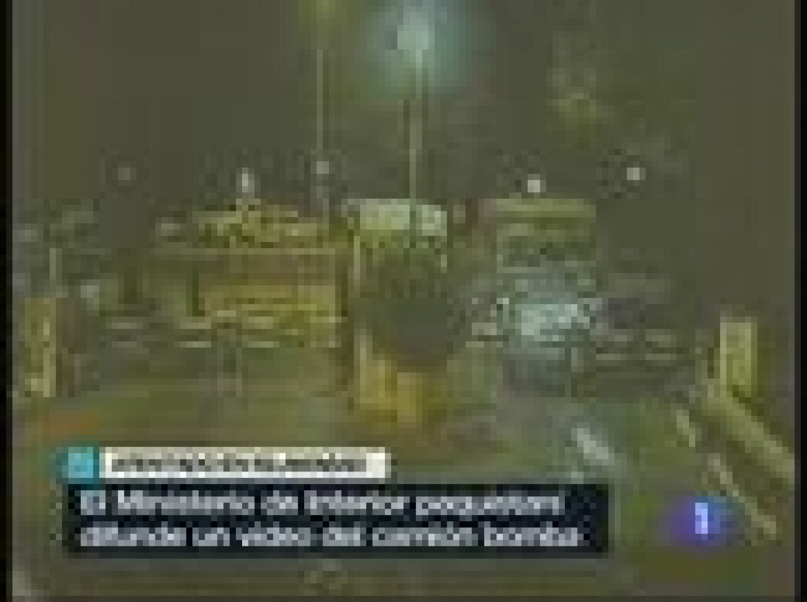 Las cámaras de seguridad del hotel MarriottLas cámaras de seguridad del hotel Marriott de Islamabad grabaron el momento en el que el conductor del camión bomba se hizo volar dentro de la cabina, a la entrada del establecimiento. (21/09/08)