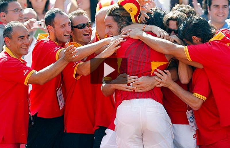   Nadal llega al vestuario en medio de una gran euforia y expectación.