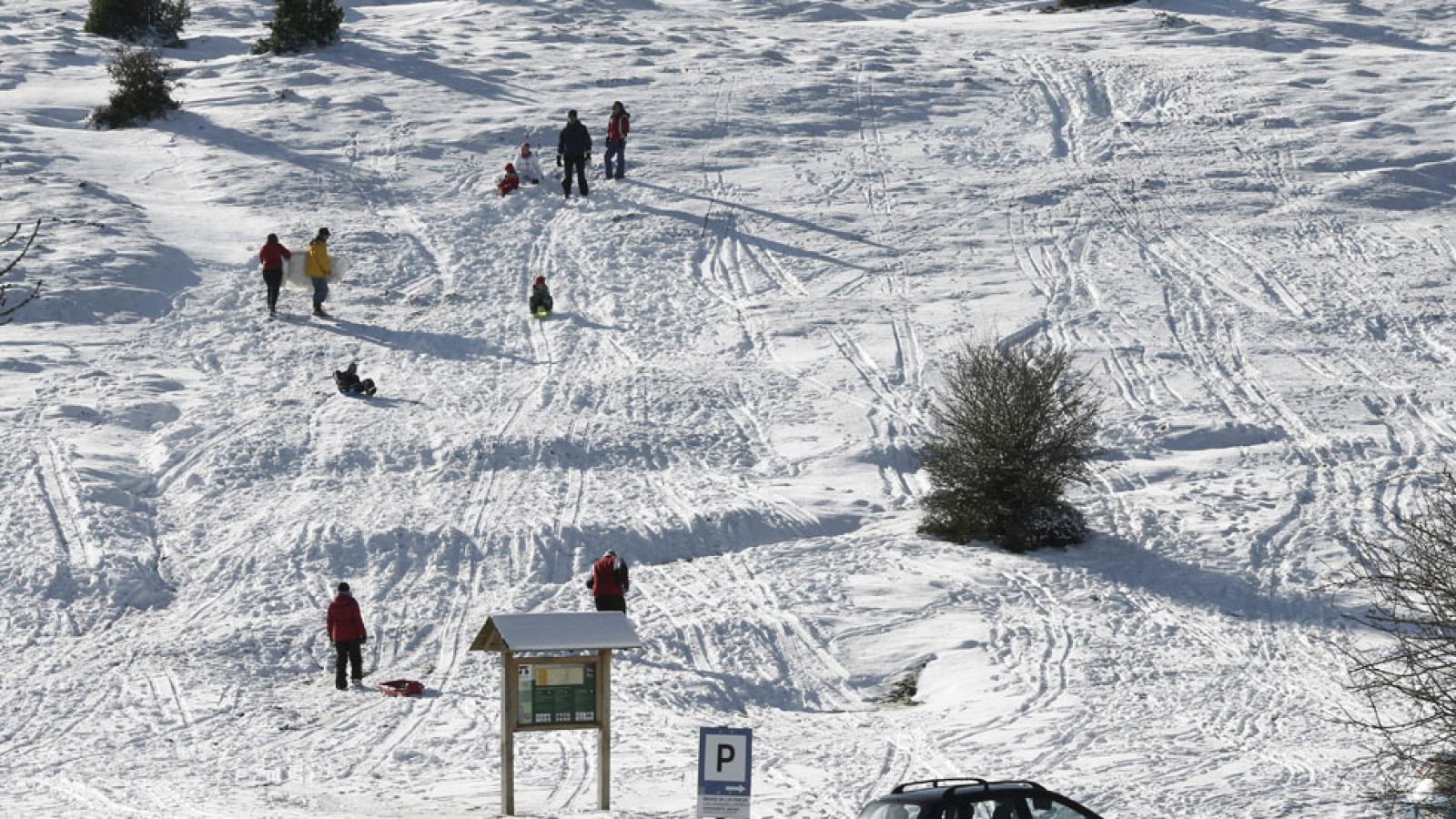 Casas rurales, ciudades de interior y pistas de esquí, principales destinos de los turistas españoles