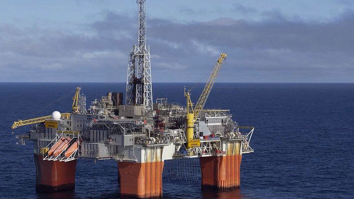 Telediario 1 - La bajada del petróleo marca la evolución de las economías