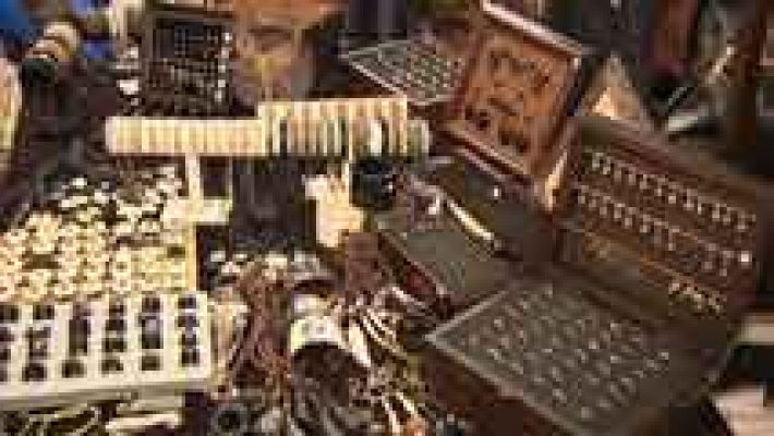 Telediario 1 - Mercadillos navideños a rebosar en víspera de Reyes