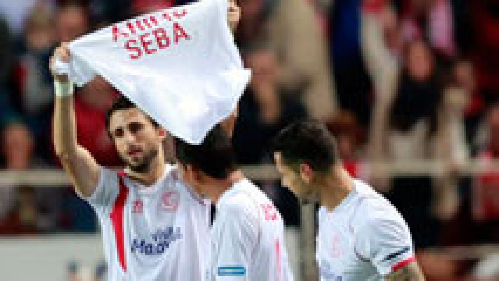 El Sevilla ganó este sábado por 1-0 al Celta, que jugó con diez más de una hora por la expulsión de Planas, en un pésimo partido de los sevillistas, que aprovecharon un gol de falta directa del argentino Nico Pareja para sumar su cuarto encuentro sin