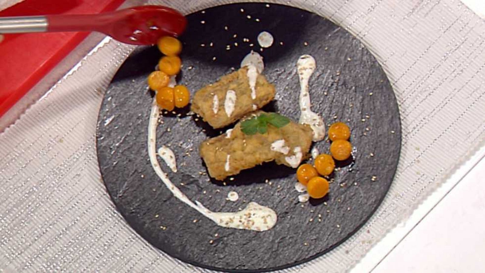 Cocina con Sergio - Pencas rellenas con salsa de yogur