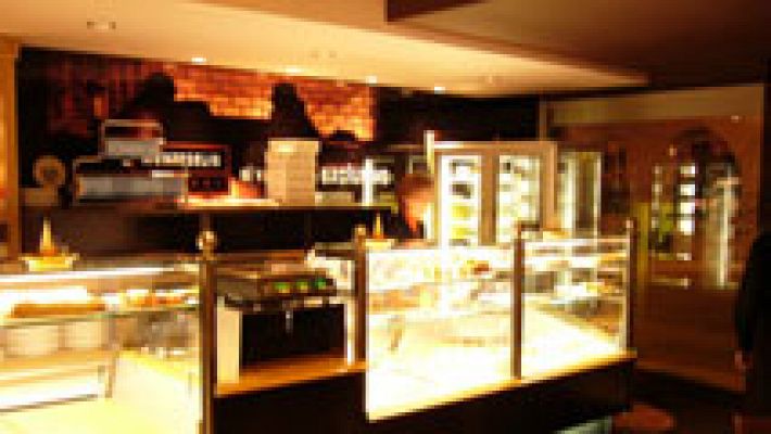 Telediario 1 - El desempleo en el sector servicios es el que más ha bajado