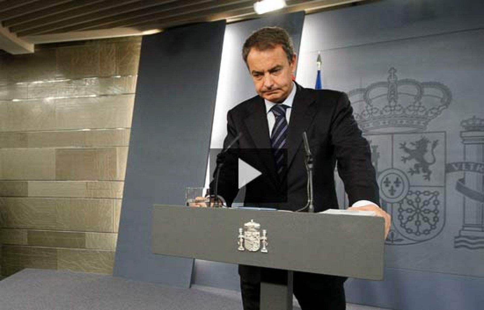 El presidente del Gobierno, José Luis Rodríguez Zapatero, ha asegurado que "ETA ha vuelto a sembrar el terror sin importarle las consecuencias".
