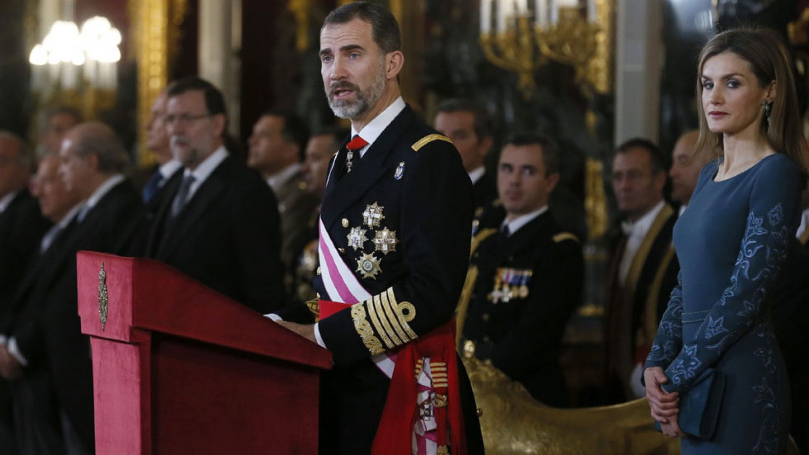 El rey alaba a un Ejército "preocupado por adecuar las necesidades a las posibilidades"