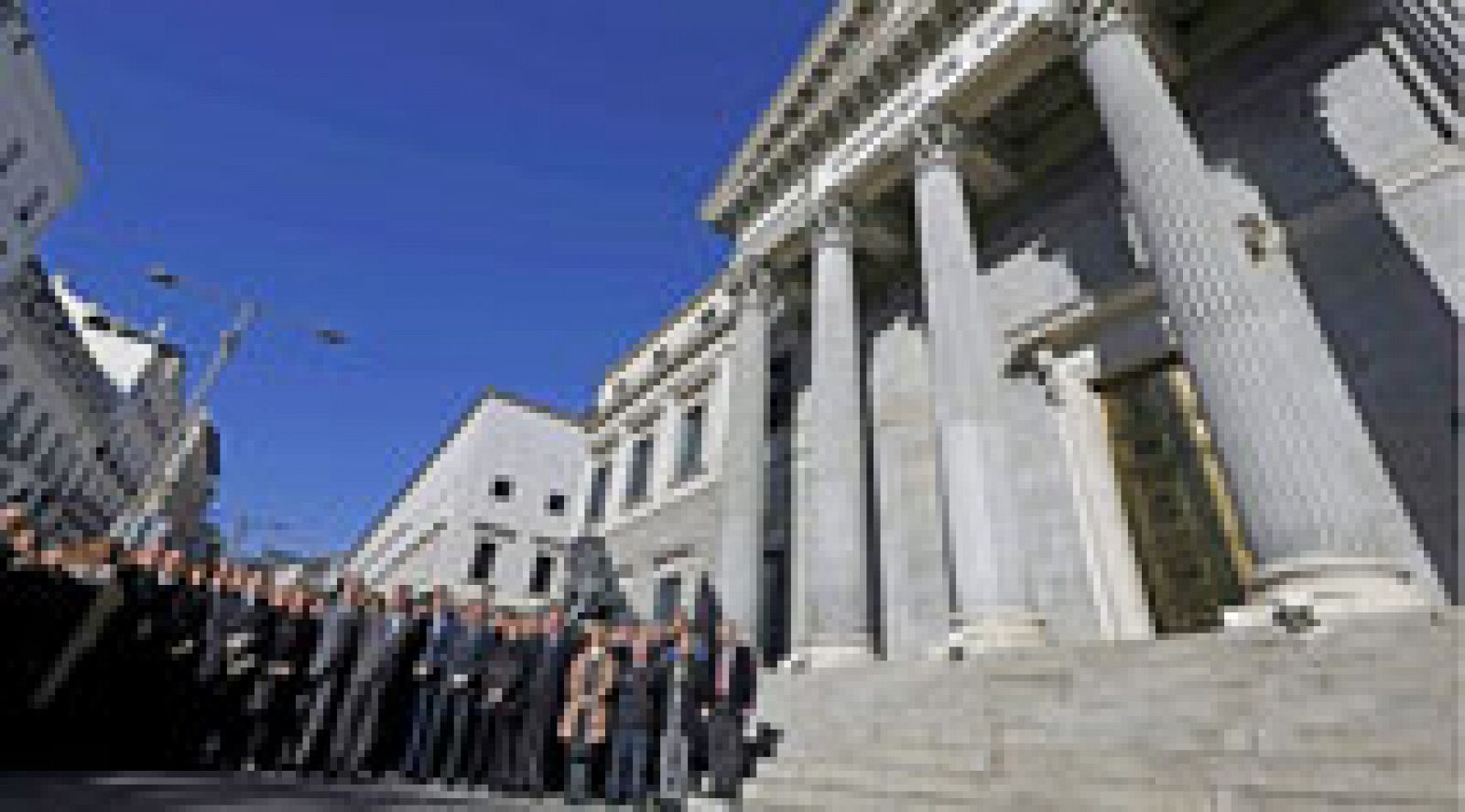 Informativo 24h: Congreso y Senado guardan un minuto de silencio en repulsa por atentado de París | RTVE Play