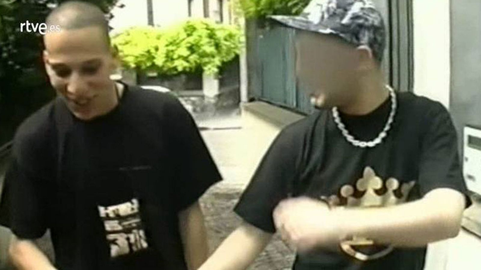 Chérif Kouachi, sospechoso del atentado contra la revista 'Charlie Hebdo', en París aparece en un reportaje de televisión del programa Pieces á Convictions emitido en 2005.